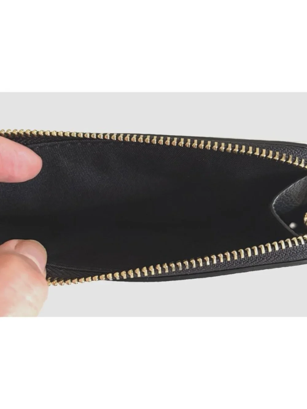 New Tory Burch Blake Zip Card Case Wallet Pebble Leather Black